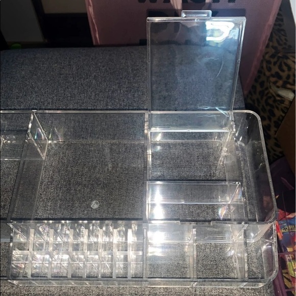 Large acrylic makeup organizer - Picture 4 of 5